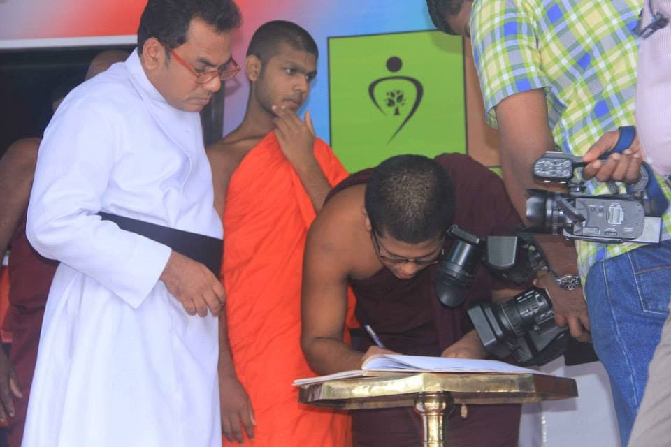 100,000 Voices for Clean Politics: The March 12 Movement Public Signing